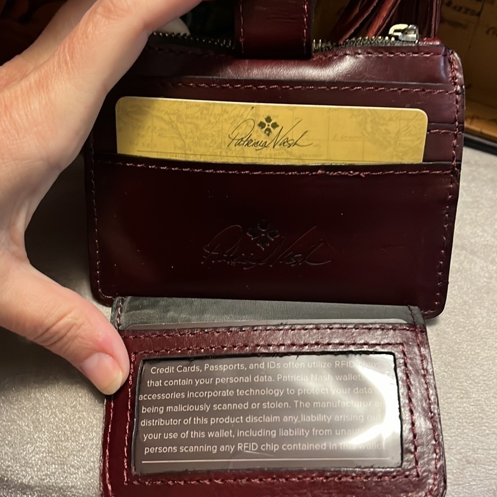 Patricia Nash 100% leather convertible, backpack, and credit card wallet, new - Picture 14 of 15